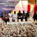 Sindikat Timah Ilegal Digagalkan, 16 Ton Pasir Timah Rp3,2 Miliar Diamankan di Perairan Berakit